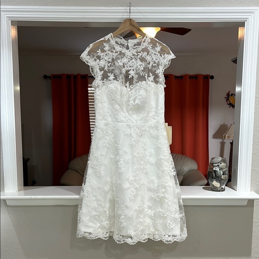 Elegant White Lace Cap-Sleeve Wedding Dress